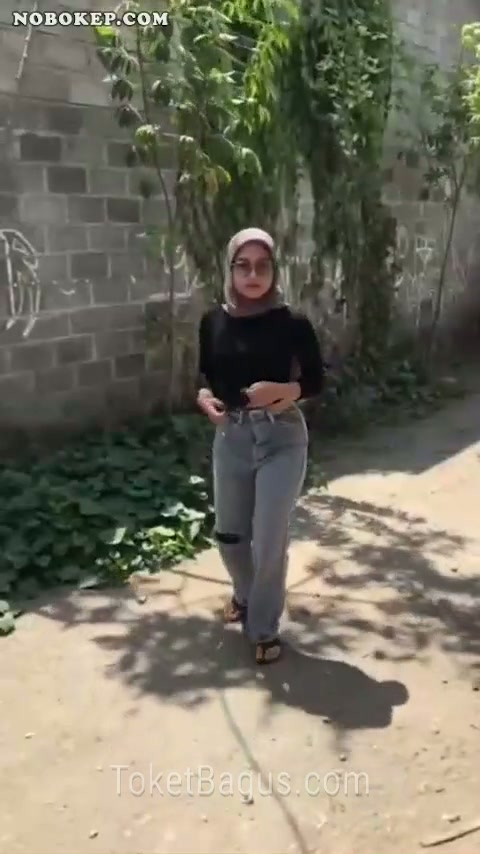 Jilbab Kampus Nisya viral nyepongin sampe crot dijalan.mp4