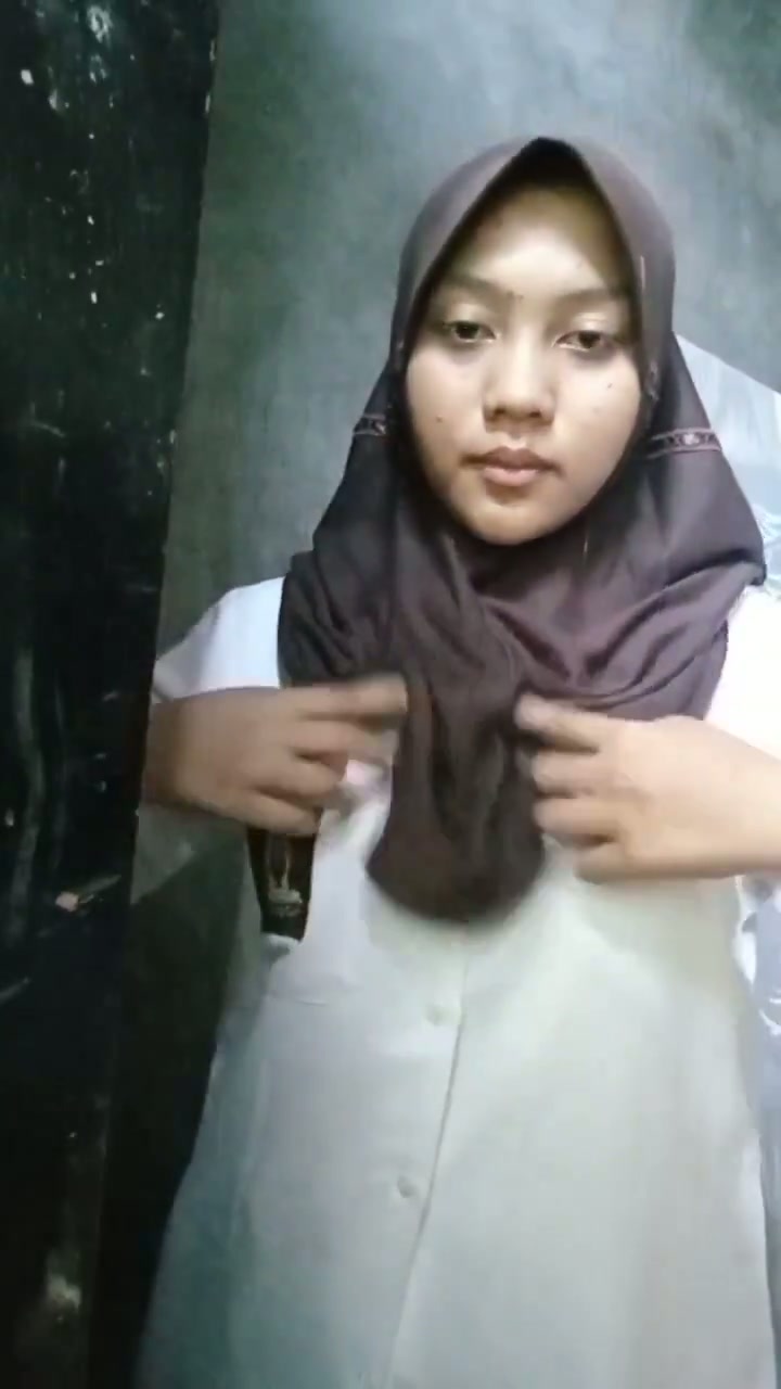 B0c1l jilbab lg belajar kocok