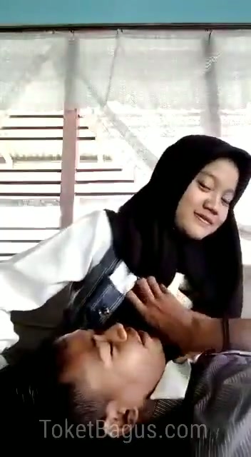 ABG hijab viral kasih pacar nenen susu.mp4.mp4