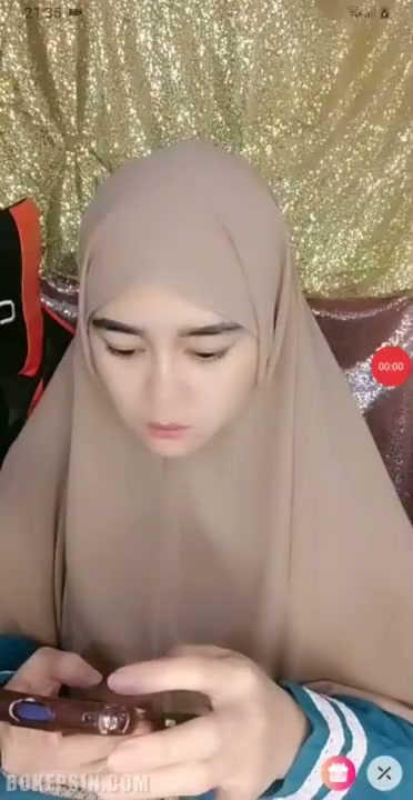 – Bokep Indo Arunika Hijaber Sange Colok Memek – PlayBokep ts