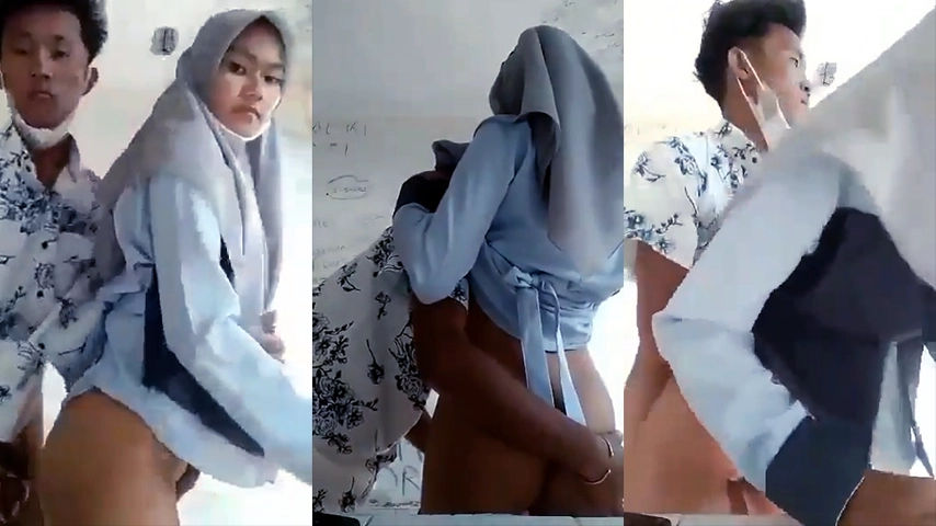 Hijab Menolak Lepas Atasan