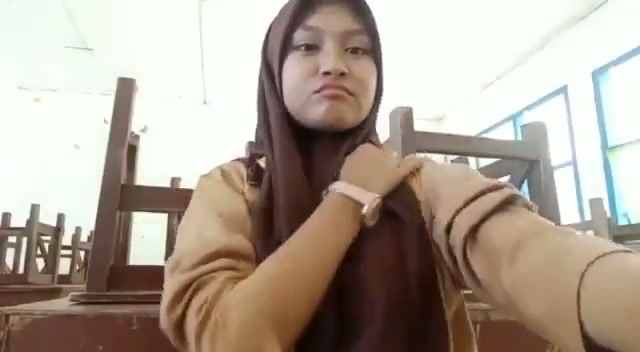 Hijab Pramuka Eksib Buka Toket Memek Di Kelas