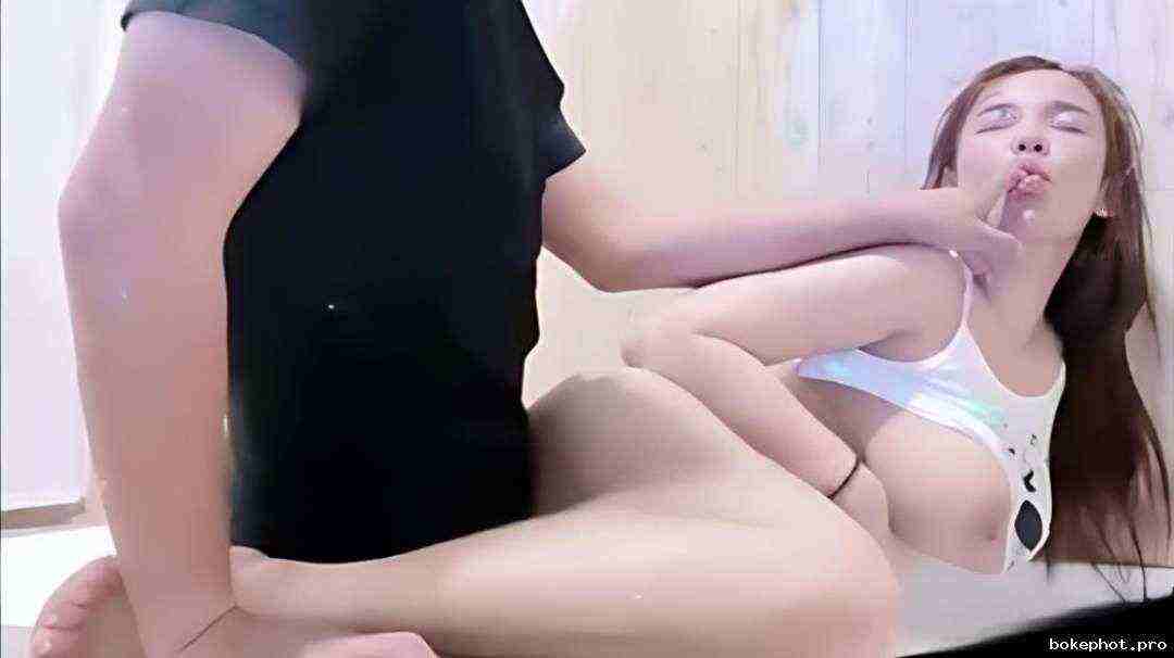 Bokep Indo Gadis Payudara Besar Puas Cum Dari Belakang