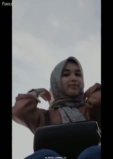 ABG hijab checkin sama pacar.mp4 – PoopHD.mp4